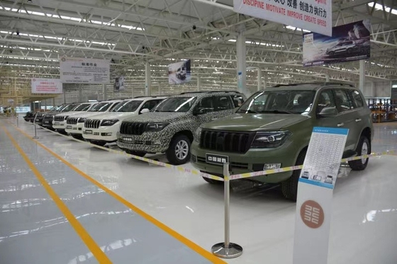 オフロード SUV の在庫 ラージ パワー ラージ スペース スリー カラーズ 自動車製造 高度なエンジン テクノロジー