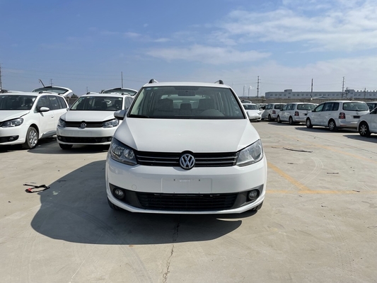 改装されたフォルクスワーゲンは自動車両Touran MPV 6 Seater 86000kmを使用した