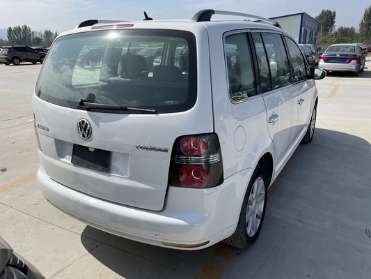 改装されたフォルクスワーゲンは自動車両Touran MPV 6 Seater 86000kmを使用した