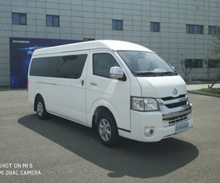 2.4L 82kwは乗客バス15 Seaterのコーチ5の速度マニュアルを使用した