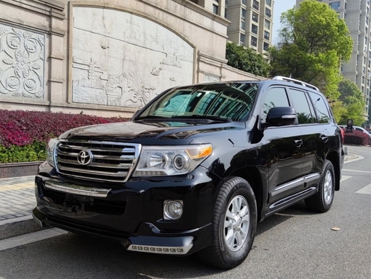 ホイールベース2850mm使用された贅沢なSUV