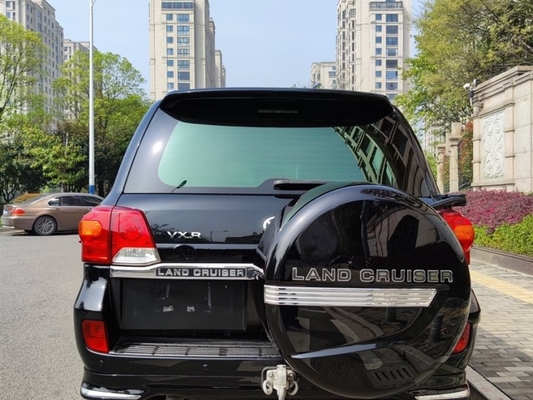 ホイールベース2850mm使用された贅沢なSUV