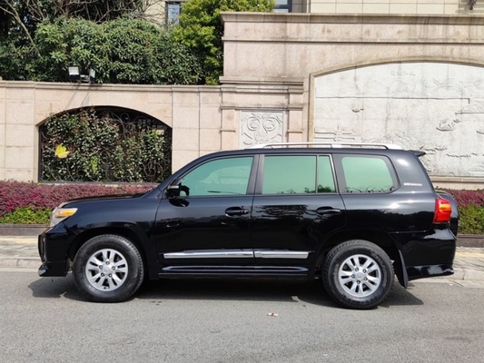 ホイールベース2850mm使用された贅沢なSUV