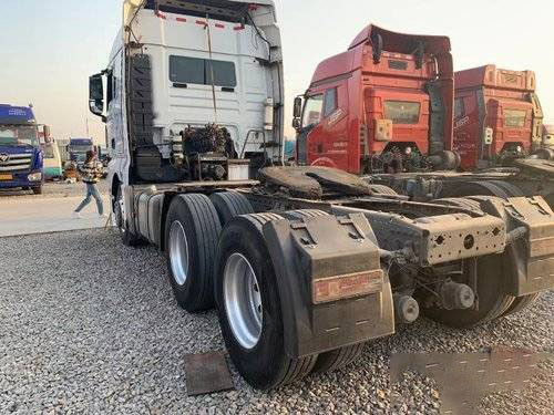 Sinotruk Sitrak C7Hは頑丈なトラック540HP 6*4の人エンジンZFの変速機を使用した