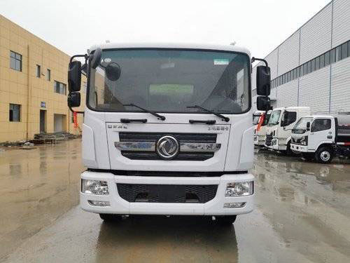 Dongfeng Duolika D9は給水車を使用した
