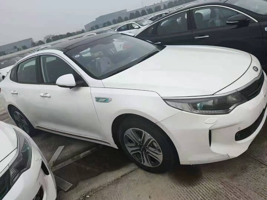 セダンによって使用される中型車115kwのKIA K5雑種2.0L GLS 6の速度