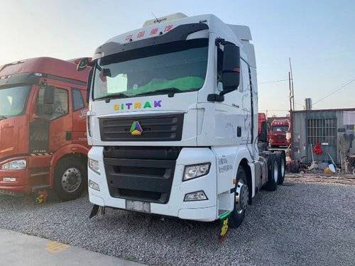 Sinotruk Sitrak C7Hは頑丈なトラック540HP 6*4の人エンジンZFの変速機を使用した